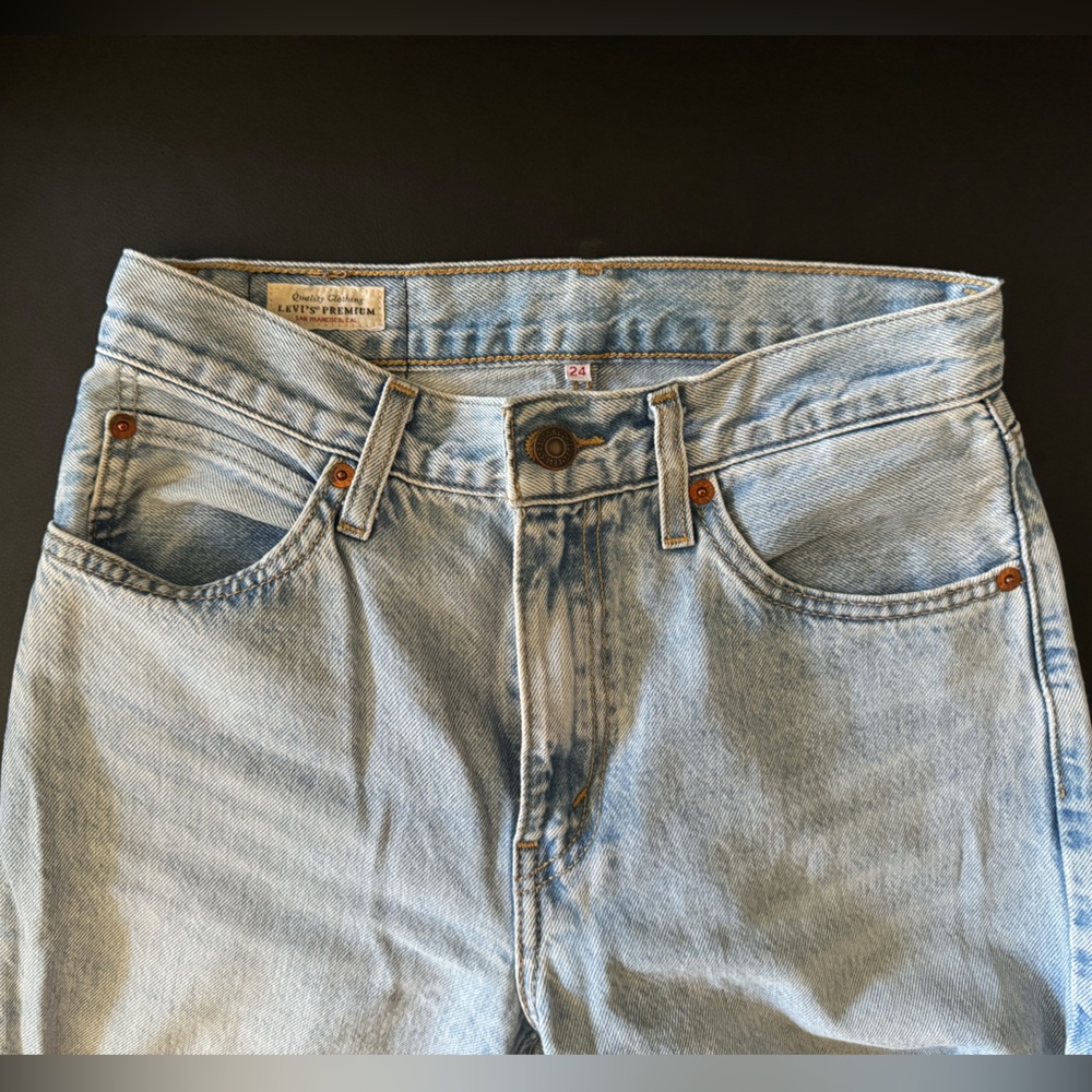 Levi’s High Waist Light Wash Jeans sz 24